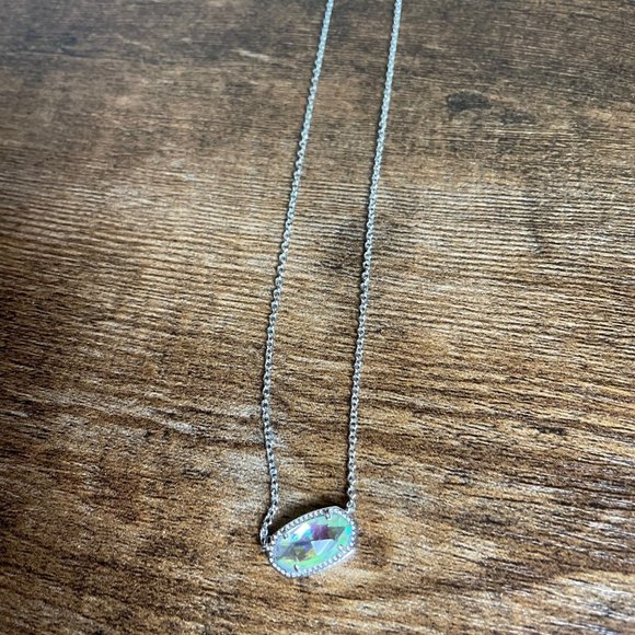 Like New Kendra Scott Elisa Necklace - Picture 1 of 6